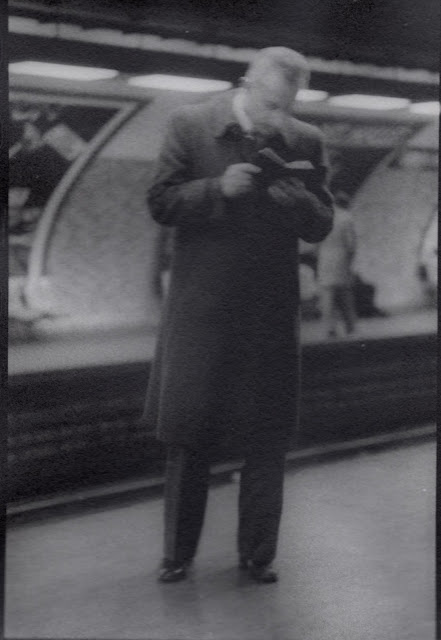 Avant l'écho homme métro Pujol