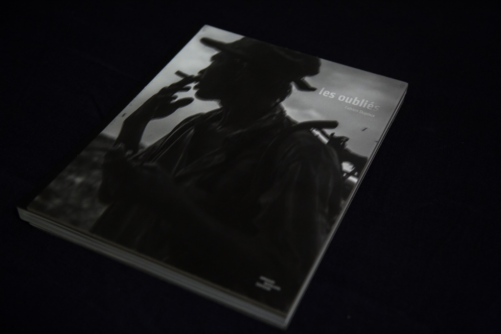 mondialisation, Fabien Dupoux, les oubliés, Arnaud Bizalion éditeur, invisibles, réprouvés, travail ailleurs, violence, inégalités, lutte 