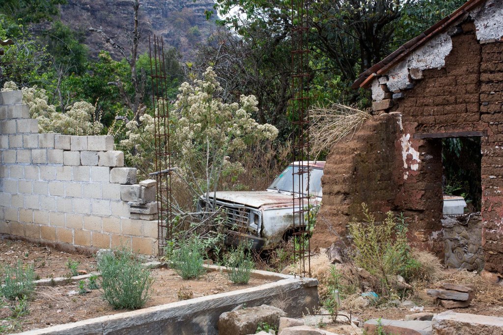 La maison sans toit, Laure Samama, Hélène Gestern, Mexique, Chalmita, éditions Light Motiv, mémoire, enquête, abandon, texte, photo,