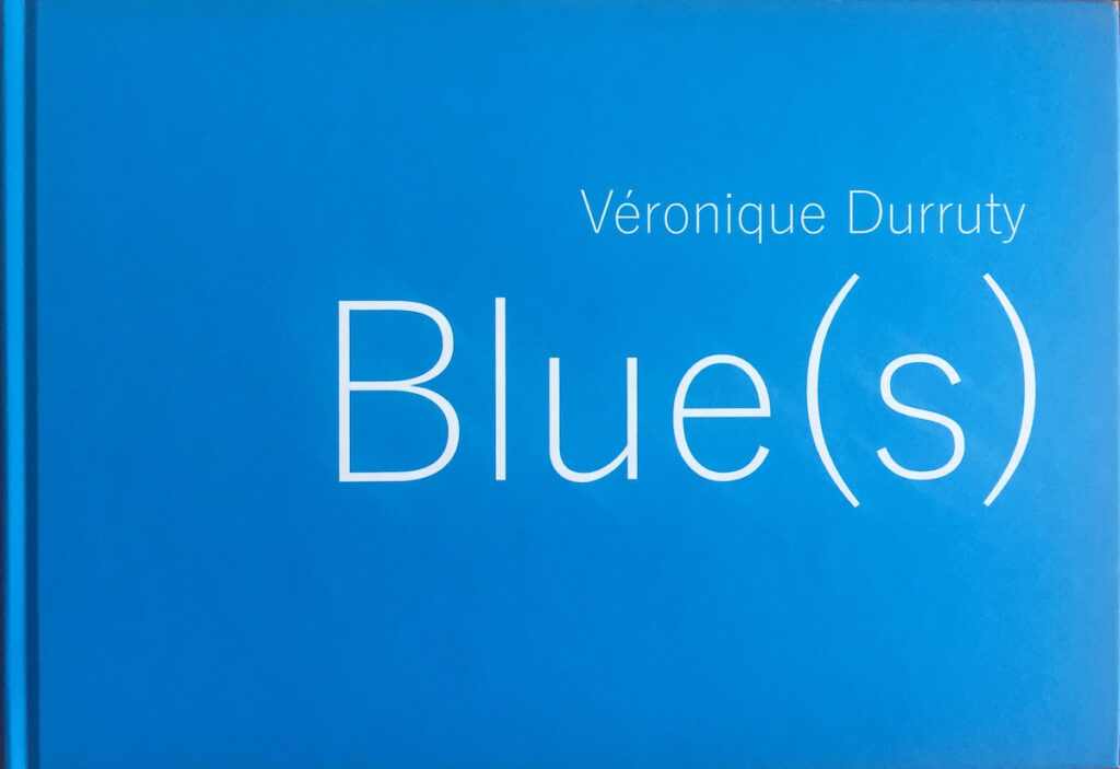 Véronique Durruty, Blue(s), Rachel Hardoin, livre photo, bleu, monde, magie, musique, éveil, sens, ailleurs, parcours, voyages, écarts, beauté, douceur, poésie, Frédéric Martin, 5ruedu, chronique, 