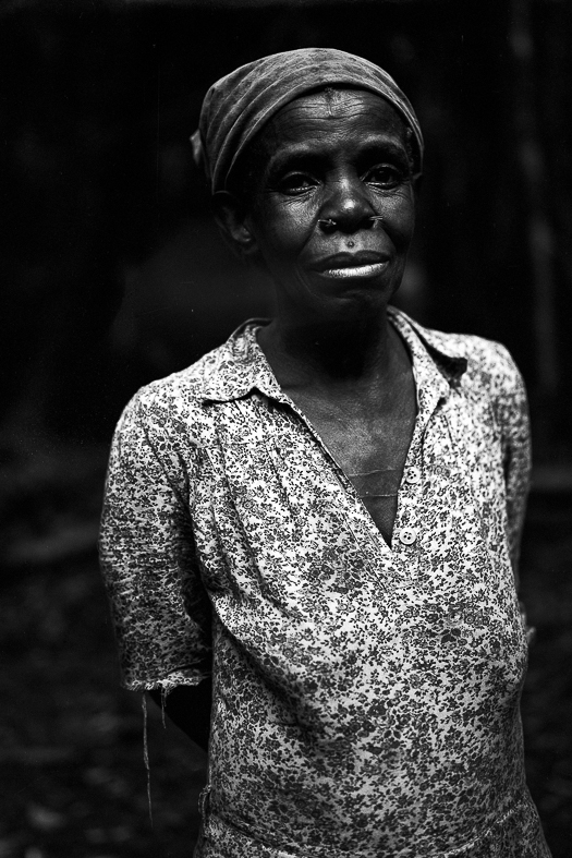 Djengui, Alexandre Vigot, forêt, Congo, Auvergne, France, Afrique, Baka, Arnaud Bizalion, risographie, mémoire, exploitation, légende, esprit, Frédéric Martin, 5ruedu, chronique livre photo, 