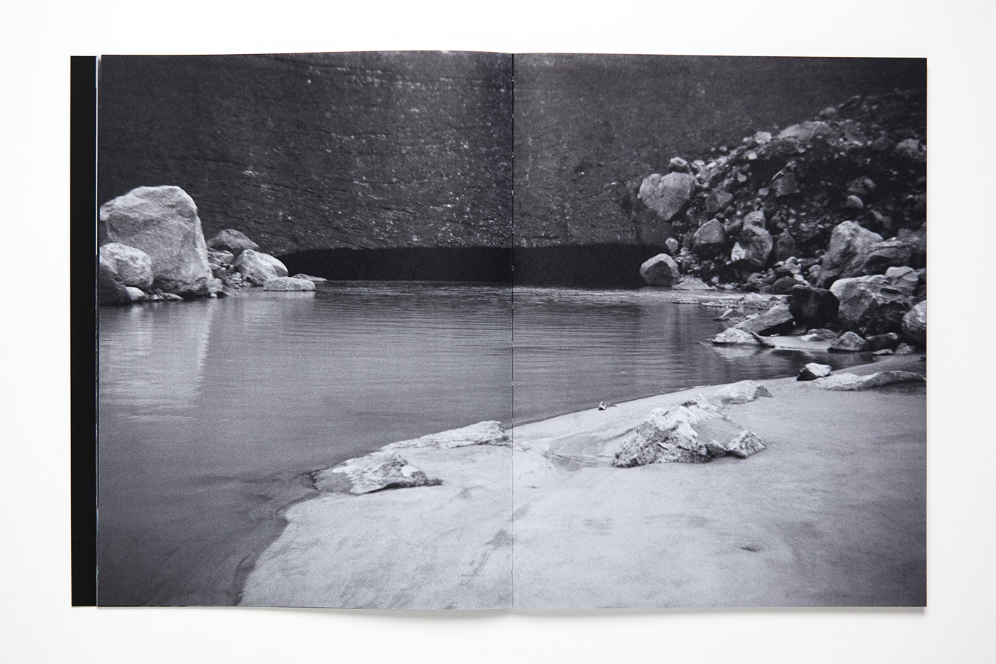 Multipress, glacier, Line Bohmer Lokken, Norvège, Jotunheim, fonte, glace, chute, pierre, roche, immersion, être avec, 5ruedu, Frédéric Martin, chronique, livre, photographie, 