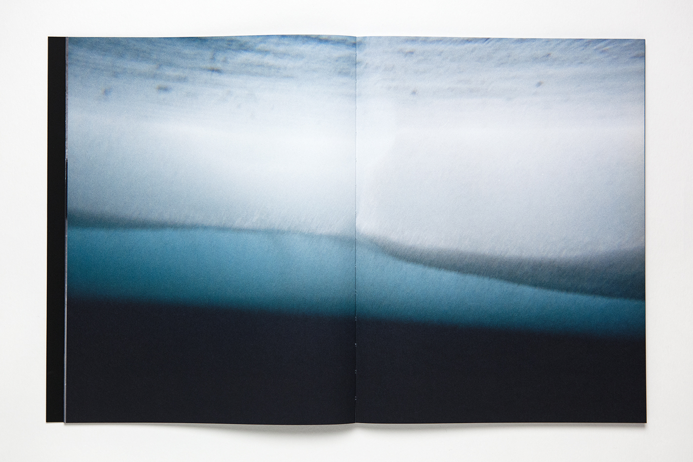 Multipress, glacier, Line Bohmer Lokken, Norvège, Jotunheim, fonte, glace, chute, pierre, roche, immersion, être avec, 5ruedu, Frédéric Martin, chronique, livre, photographie, 