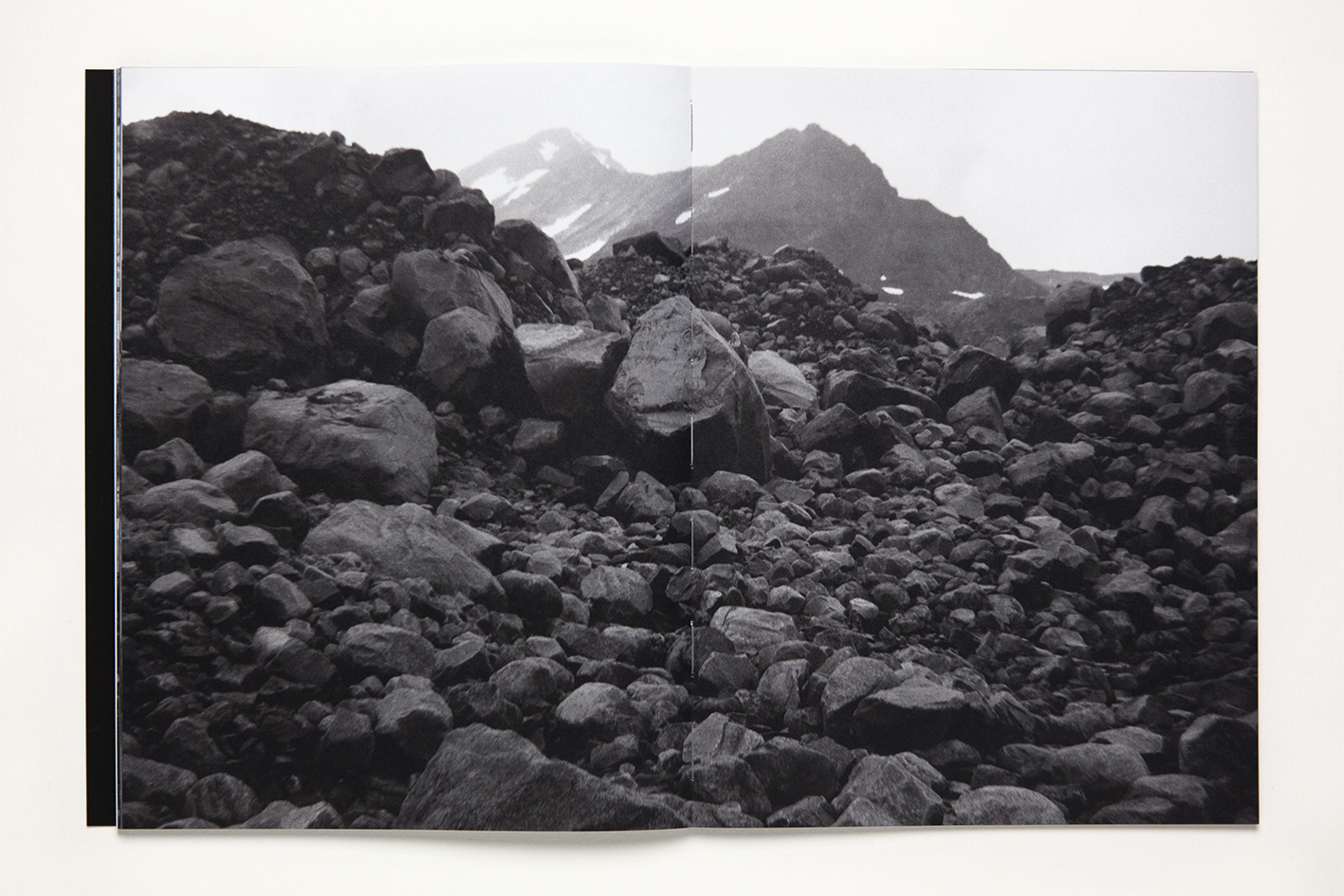 Multipress, glacier, Line Bohmer Lokken, Norvège, Jotunheim, fonte, glace, chute, pierre, roche, immersion, être avec, 5ruedu, Frédéric Martin, chronique, livre, photographie, 
