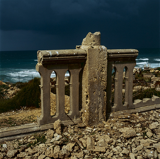 Seaside, rives, Méditerranée, Didier Ben Loulou, La Table Ronde, Israël, Gaza, temps, vestiges, dieux, mer, mémoire, lenteur, douceur, mémoire, Frédéric Martin 5ruedu, chronique, livre photo, rivages, 