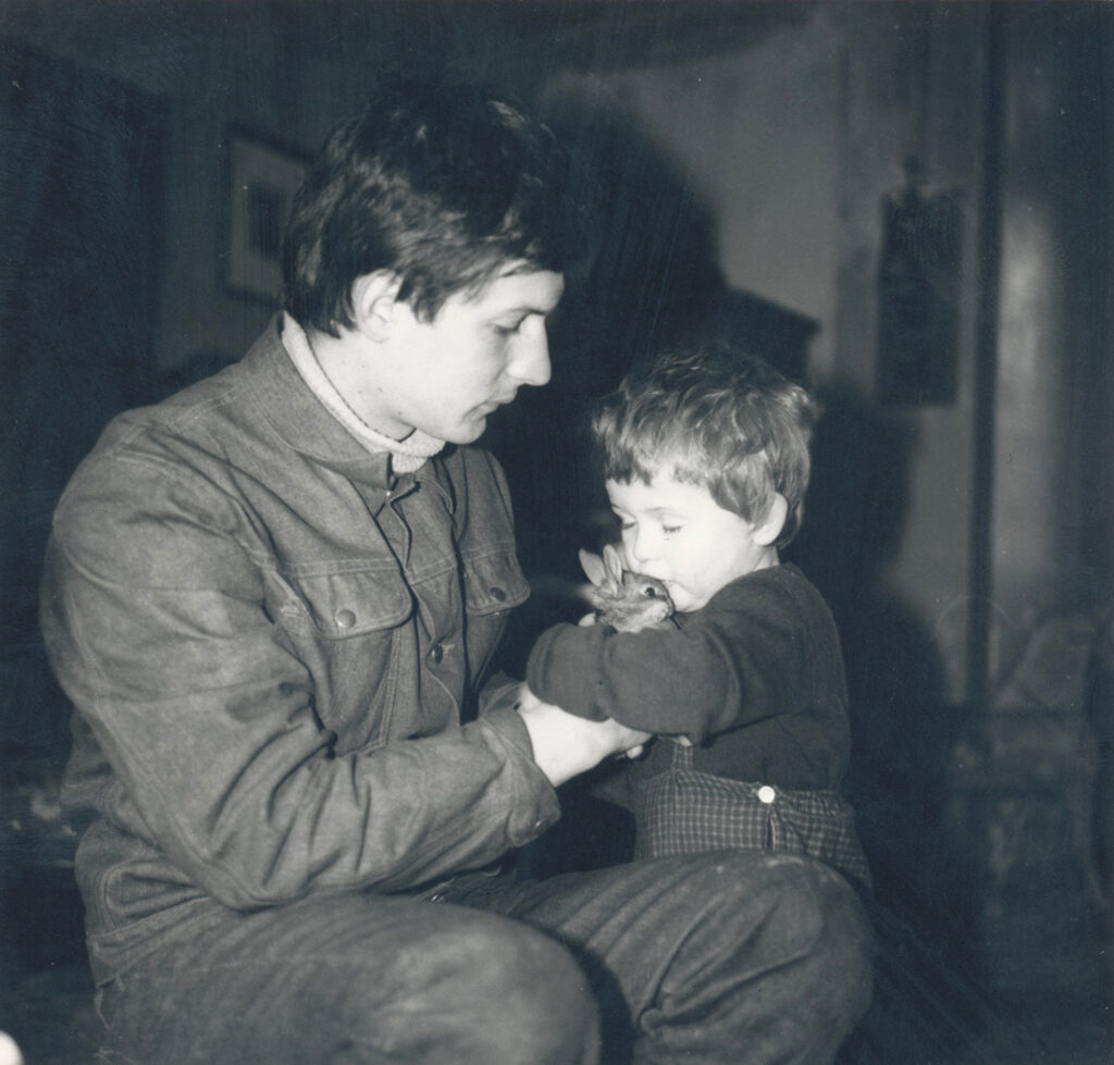 La Maison des bois, Primitive press, vernaculaire, joie, bonheur, famille, zine, amour, enfance, rural, Frédéric Martin, 5ruedu, chronique, livre photo,