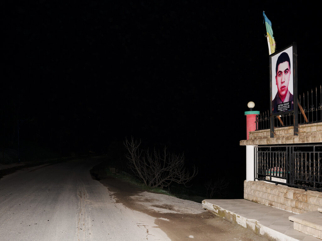 Karim Kal, Mons Ferratus, Atelier EXB, Kabylie, mémoire, nuit, Kamel Daoud, architecture, fragments, histoire, 5ruedu, chronique, livre, livre photo, Frédéric Martin, 