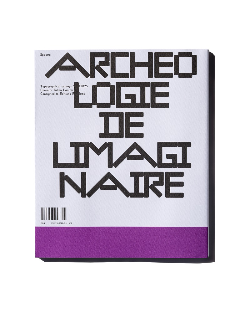 Julien Lacroix, éditions Révolues, Spectra, archéologie, futur, anthropocène, montagne, construction, béton, humanité, fin, disparation, rêve, mer, sommets, neige, Frédéric Martin, 5ruedu, chronique, livre photo, 
