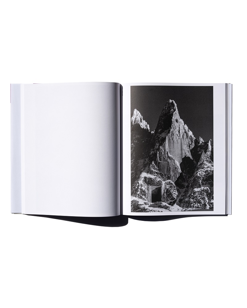 Julien Lacroix, éditions Révolues, Spectra, archéologie, futur, anthropocène, montagne, construction, béton, humanité, fin, disparation, rêve, mer, sommets, neige, Frédéric Martin, 5ruedu, chronique, livre photo, 