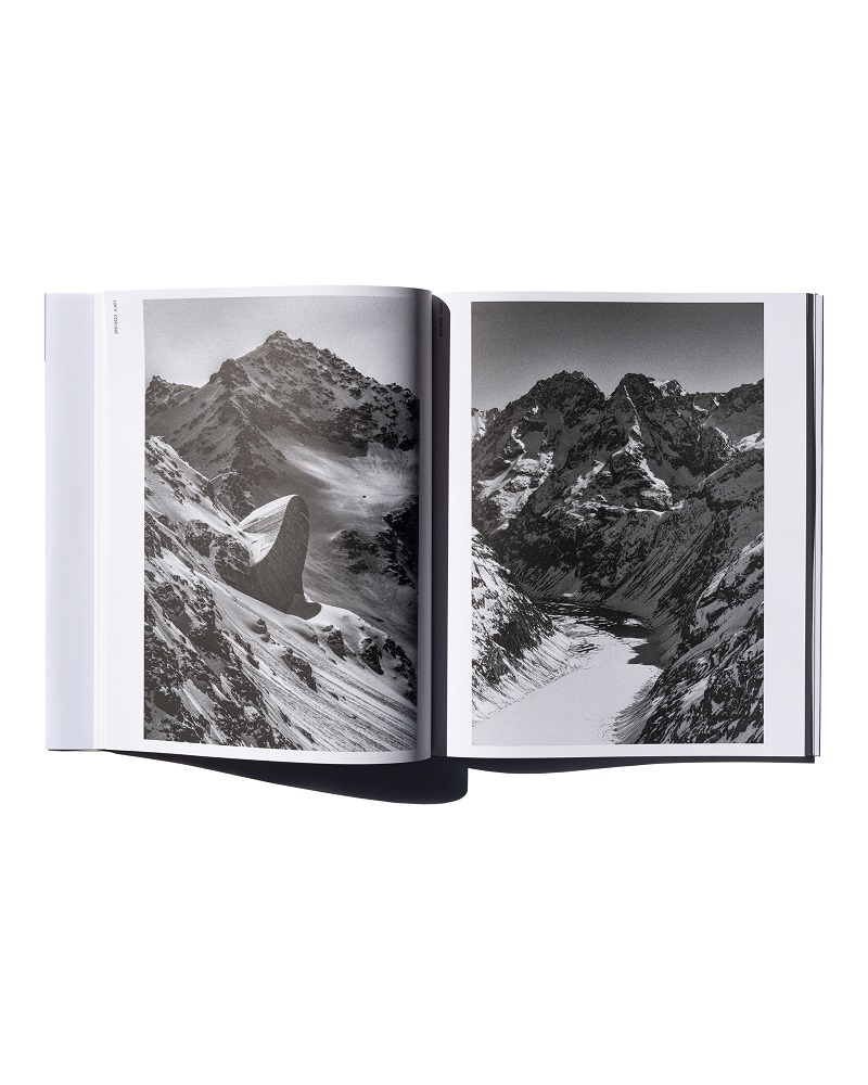 Julien Lacroix, éditions Révolues, Spectra, archéologie, futur, anthropocène, montagne, construction, béton, humanité, fin, disparation, rêve, mer, sommets, neige, Frédéric Martin, 5ruedu, chronique, livre photo, 