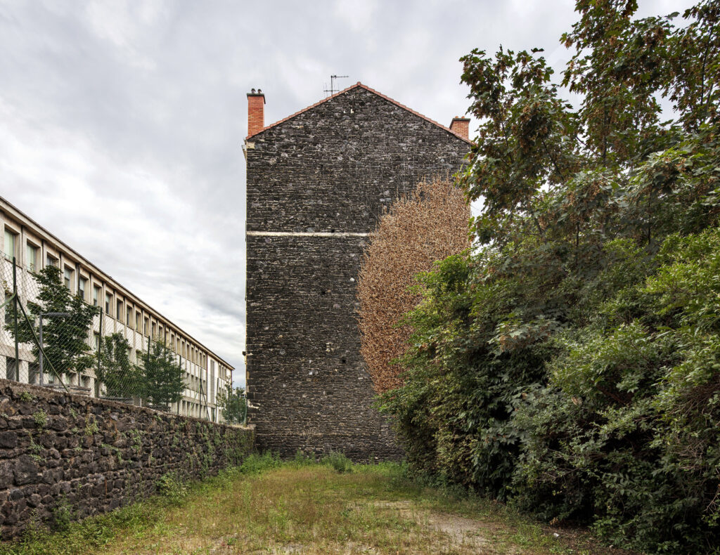 Clermont-Ferrand, Patrick Tourneboeuf, Entretemps, Les éditions de Juillet, friche, ville, mémoire, passé, Michelin, industrie, écart, Frédéric Martin, 5ruedu, chronique, livre photo, 
