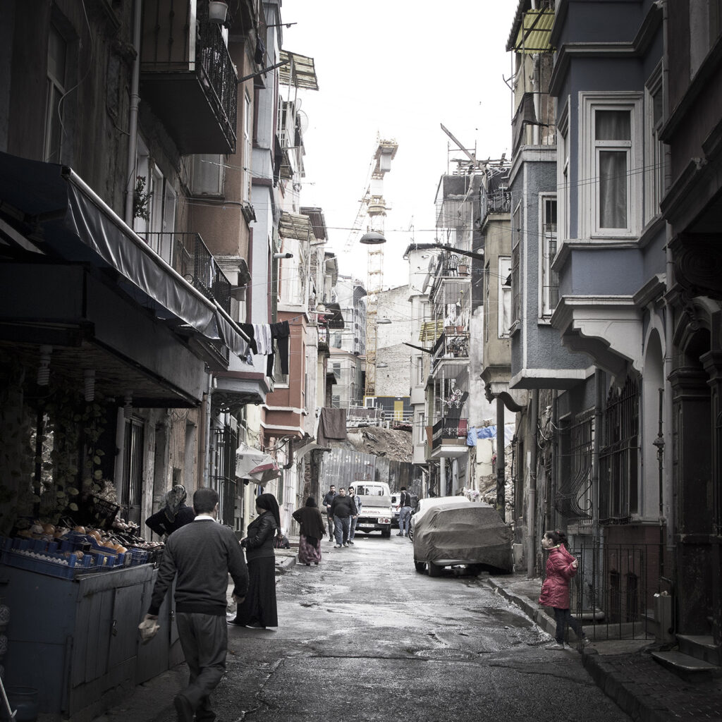 Francesca Dal Chele, d'où vient ce bruit à l'horizon ?, Dominique Mérigard, Istanbul, gentrification, construction, Turquie, Talabarşi, avenir, chronique, livre photo, 5ruedu, Frédéric Martin, 