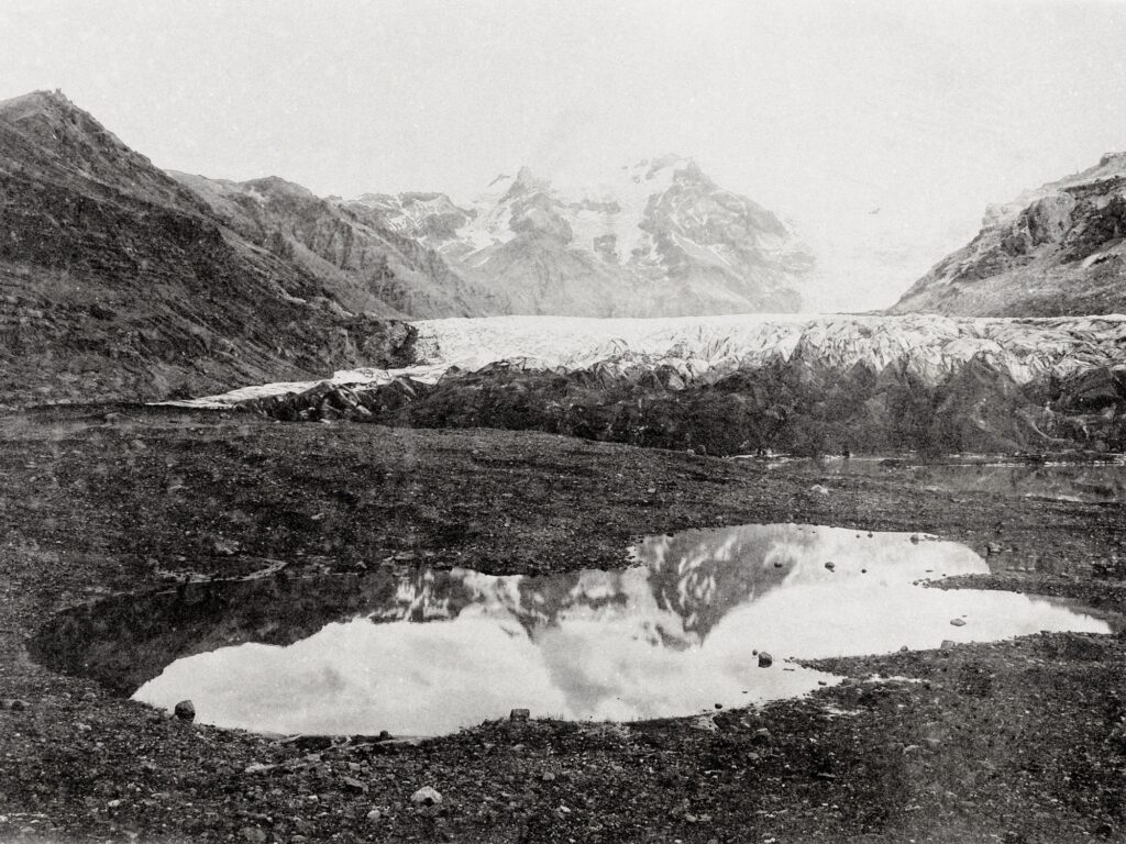 Daphne Kotsiani, Origini Eizioni, poésie, monde, montagne, beauté, infini, Temps, Tese earthly shores, Frédéric Martin, 5ruedu, chronique, livre photo, mémoire, 