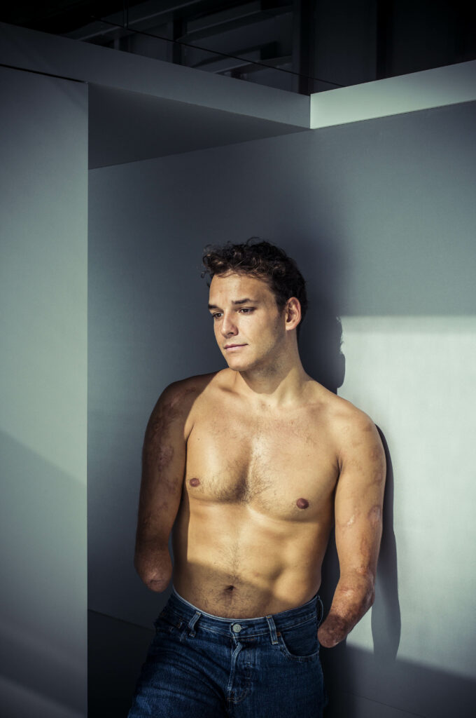 Regardez ici pour voir, Corentin Fohlen, éditions light Motiv, portrait, presse, iconoclaste, humour, classique, décalage, texte, livre, photographie, chronique, Frédéric Martin, 5ruedu,