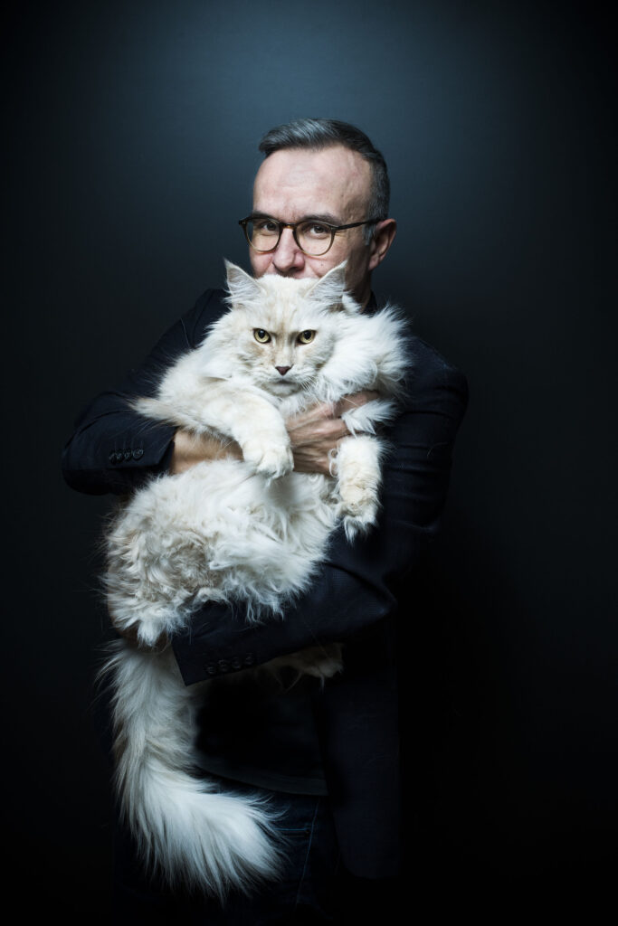 Regardez ici pour voir, Corentin Fohlen, éditions light Motiv, portrait, presse, iconoclaste, humour, classique, décalage, texte, livre, photographie, chronique, Frédéric Martin, 5ruedu,