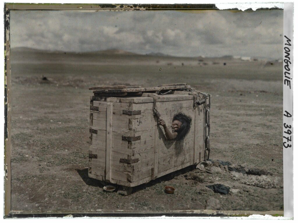 Femme capitale, Muriel Pic, Sun/Sun, littérature, Albert Kahn, archive, Mongole, Mongolie, Femme, violence, essai, dénonciation, avenir, féminicide, Frédéric Martin, 5ruedu, chronique, livre, photographie, 