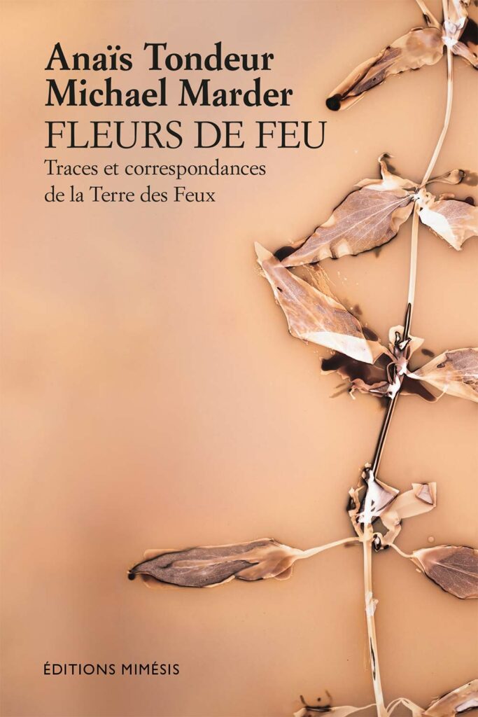 Anaïs Tondeur, Fleurs de feux, Michael Marder, éditions Mimésis, plante, phénol, phytographie, résilience, feu, décharge, Vésuve, Italie, Anthropocène, Frédéric Martin, 5ruedu.fr, chronique, livre, photographie;