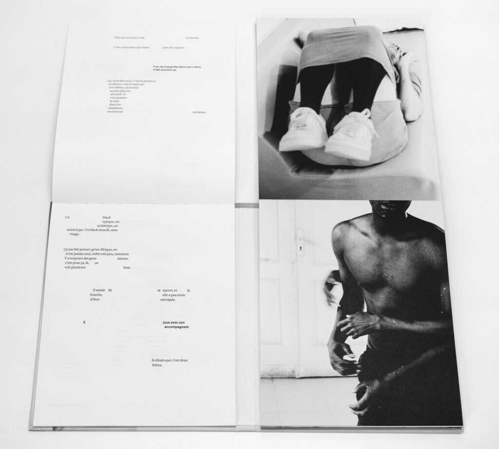 Marion Gronier, Quelque chose comme une araignée, Le bec en l'air, folie, murs, enfermement, France, Sénégal, écart, différence, visibilité, altérité, Frédéric Martin, 5ruedu, chronique, livre, photographie, 