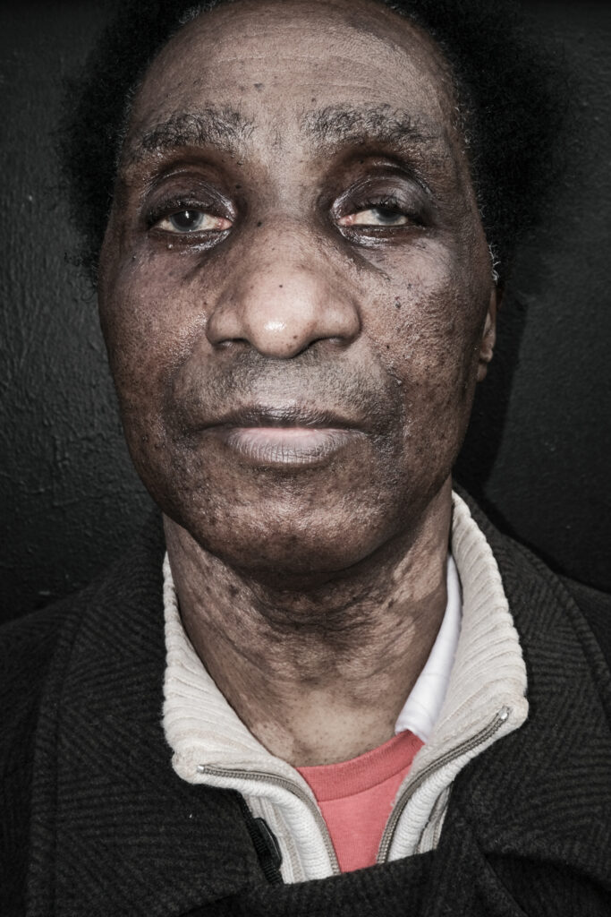 Romain Bagnard, Some Things go without saying, autoédité, portrait, villes, Europe, altérité, flash, rencontre, humain, existence, mur, béton, chronique, livre, photographie, Frédéric Martin, 5ruedu, 