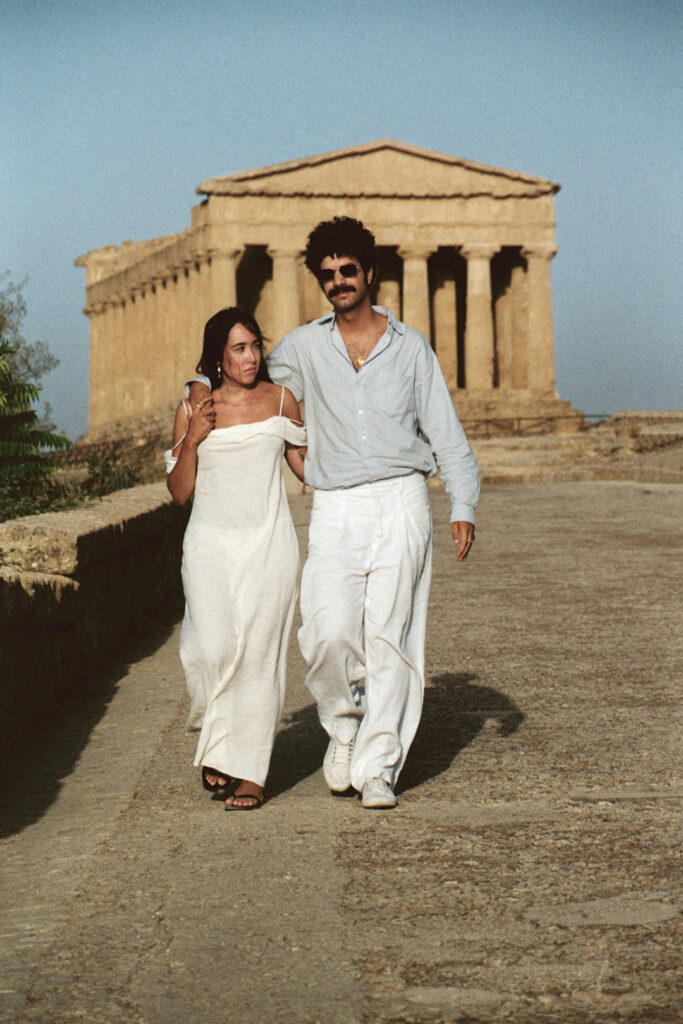 Sofía París, Andreu de Pedro, The Eyes Publishing, été, Méditerranée, chaleur, désir, infini, Ulysse, Pénélope, Adam et Eve, mémoire, civilisation, fruits, Grec, romain, Frédéric Martin, Photographie, Claude Nori, argentique, chronique, livre,