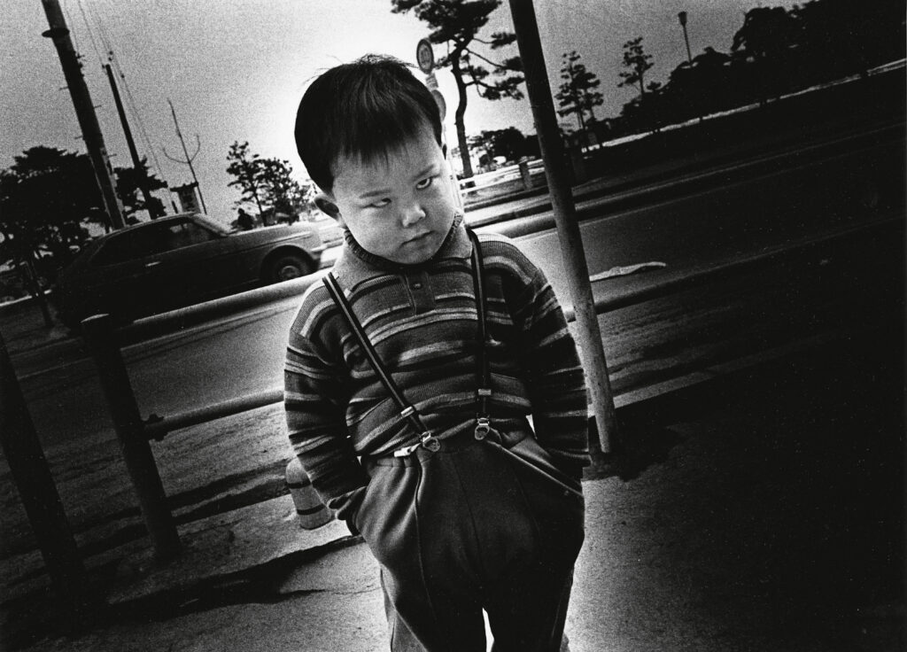 Photo Poche, 141, Daido Moriyama, noir et blanc, Japon, rue, Shinjuku, street photo, bouillonnement, ville, Frédéric Martin, 5ruedu, chronique, livre, photographie, 