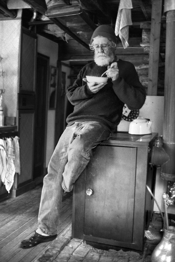 Thomas Gauthier, EYD, Caroline de greef, Kootenays, ermite, Walden, autarcie, Canada, neige, sobriété, heureux, Frédéric Martin, chronique, 5ruedu, livre, photographie, 