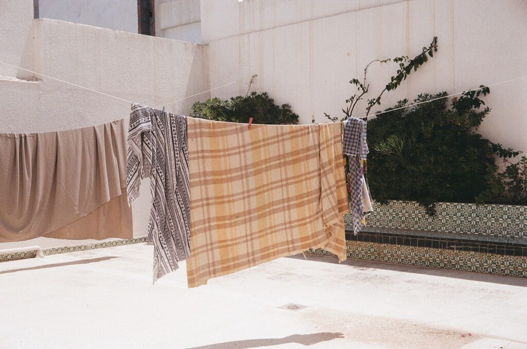 Sirine Majdi-Vichot, Le Nom du pays, Tunisie, chronique, livre, photographie, 5ruedu, mémoire, famille, exil, père, retour, Frédéric Martin,