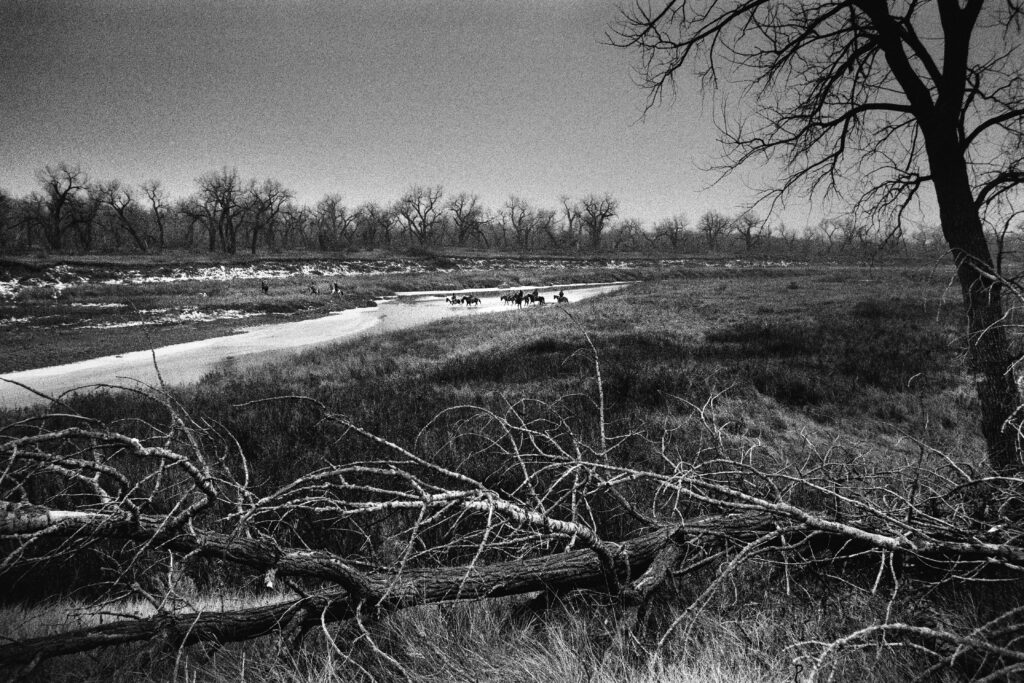 Simon Vansteenwinckel, Aux Ombres, éditions lamaindonne, Indiens, Lakotas, marche, Wounded Knee, mémoire, culture, défense, chronique, livre, photographie, 5ruedu, Frédéric Martin, 