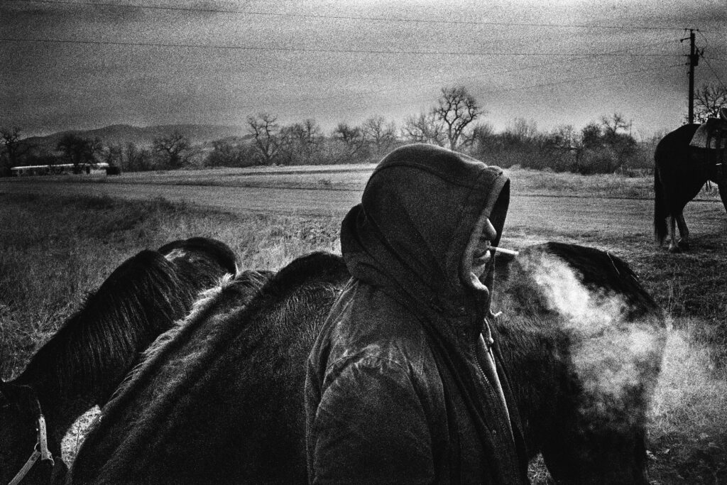 Simon Vansteenwinckel, Aux Ombres, éditions lamaindonne, Indiens, Lakotas, marche, Wounded Knee, mémoire, culture, défense, chronique, livre, photographie, 5ruedu, Frédéric Martin, 