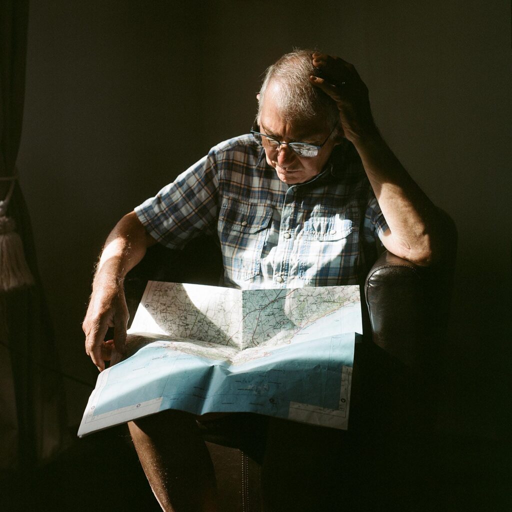 Guillaume Nédellec,, L'écume de nos jours, Bretagne, mémoire, famille, grands-parents, médium, enfance, deuil, Atelier Manez, Frédéric Martin, 5ruedu, chronique, livre, photographie, 