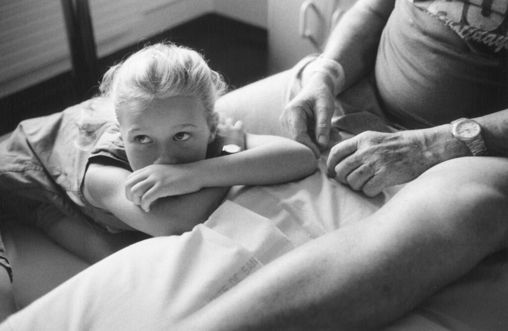 Fred Goyeau, Saving Daylights, EYD, Caroline de greef, photo, noir et blanc, album, famille, mémoire, temps, amour, enfance, douceur, livre, chronique, 5ruedu, Frédéric Martin, 