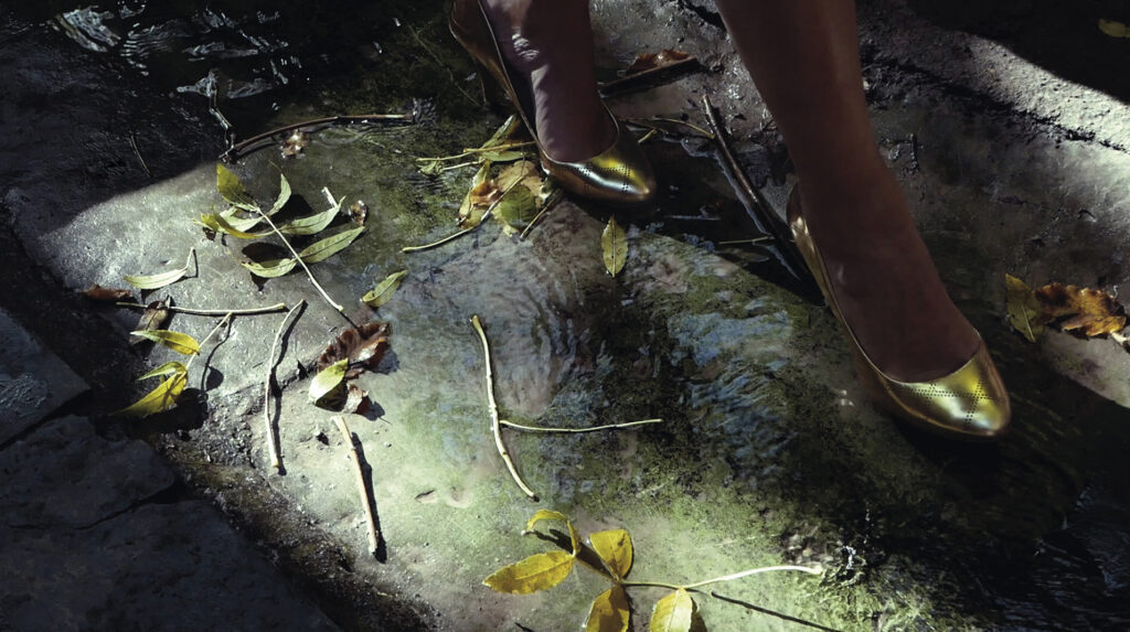 Linda Tuloup, Yannick Haenel, Il faut de l'eau de la pierre et du feu, quête, André Frère, chronique, livre, photo, poésie, millénaires, eau, Frédéric Martin, 5ruedu,