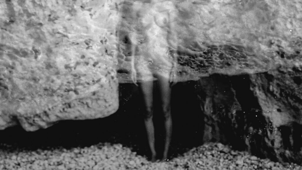 Linda Tuloup, Yannick Haenel, Il faut de l'eau de la pierre et du feu, quête, André Frère, chronique, livre, photo, poésie, millénaires, eau, Frédéric Martin, 5ruedu,