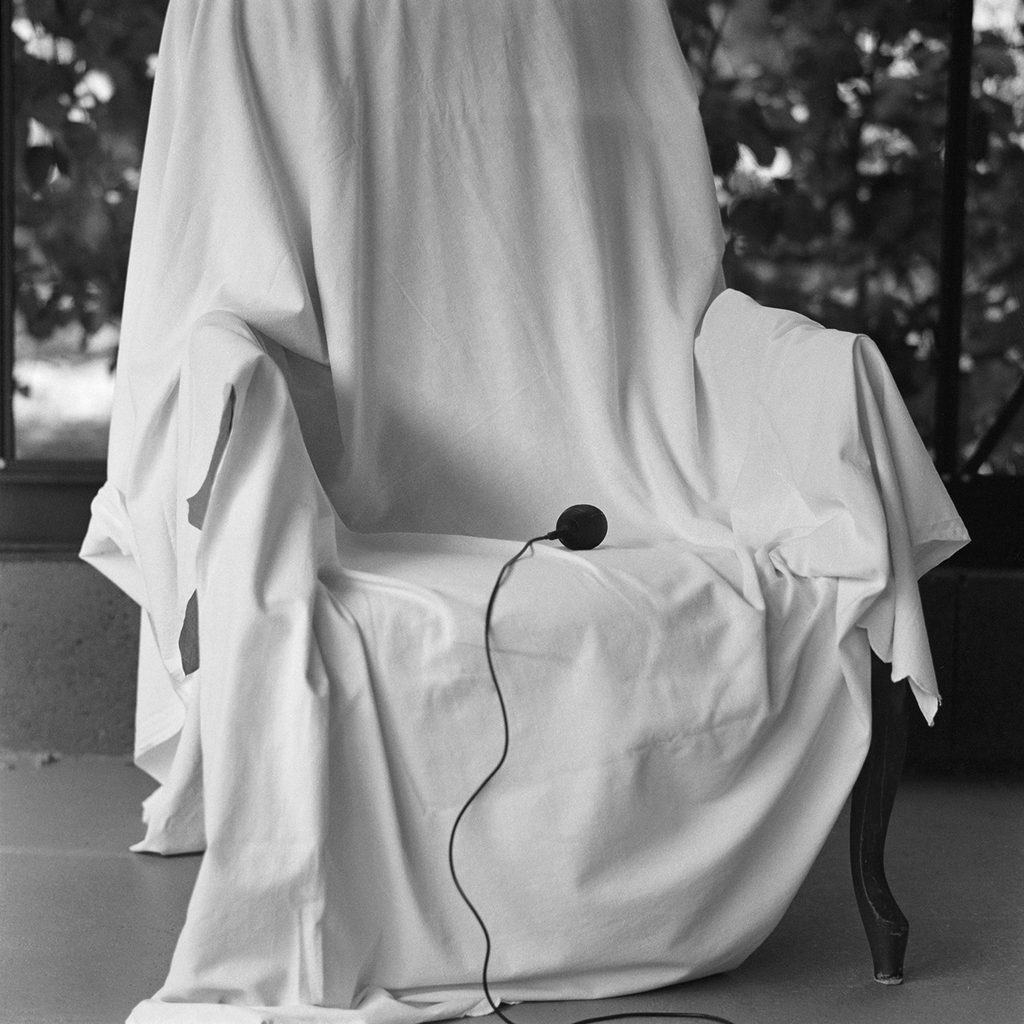 Marie Mons, Maison François Méchain, Autoportraits, femme, enfant, artsite, mémoire, lieu, portrait, jungle, vivant, 5ruedu, chronique, livre, photographie, Frédéric Martin,
