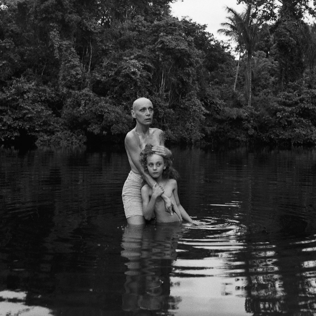 Marie Mons, Maison François Méchain, Autoportraits, femme, enfant, artsite, mémoire, lieu, portrait, jungle, vivant, 5ruedu, chronique, livre, photographie, Frédéric Martin,