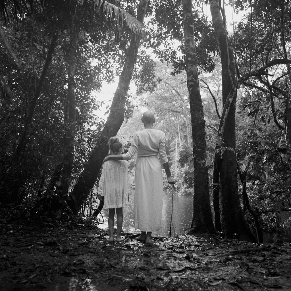 Marie Mons, Maison François Méchain, Autoportraits, femme, enfant, artsite, mémoire, lieu, portrait, jungle, vivant, 5ruedu, chronique, livre, photographie, Frédéric Martin,