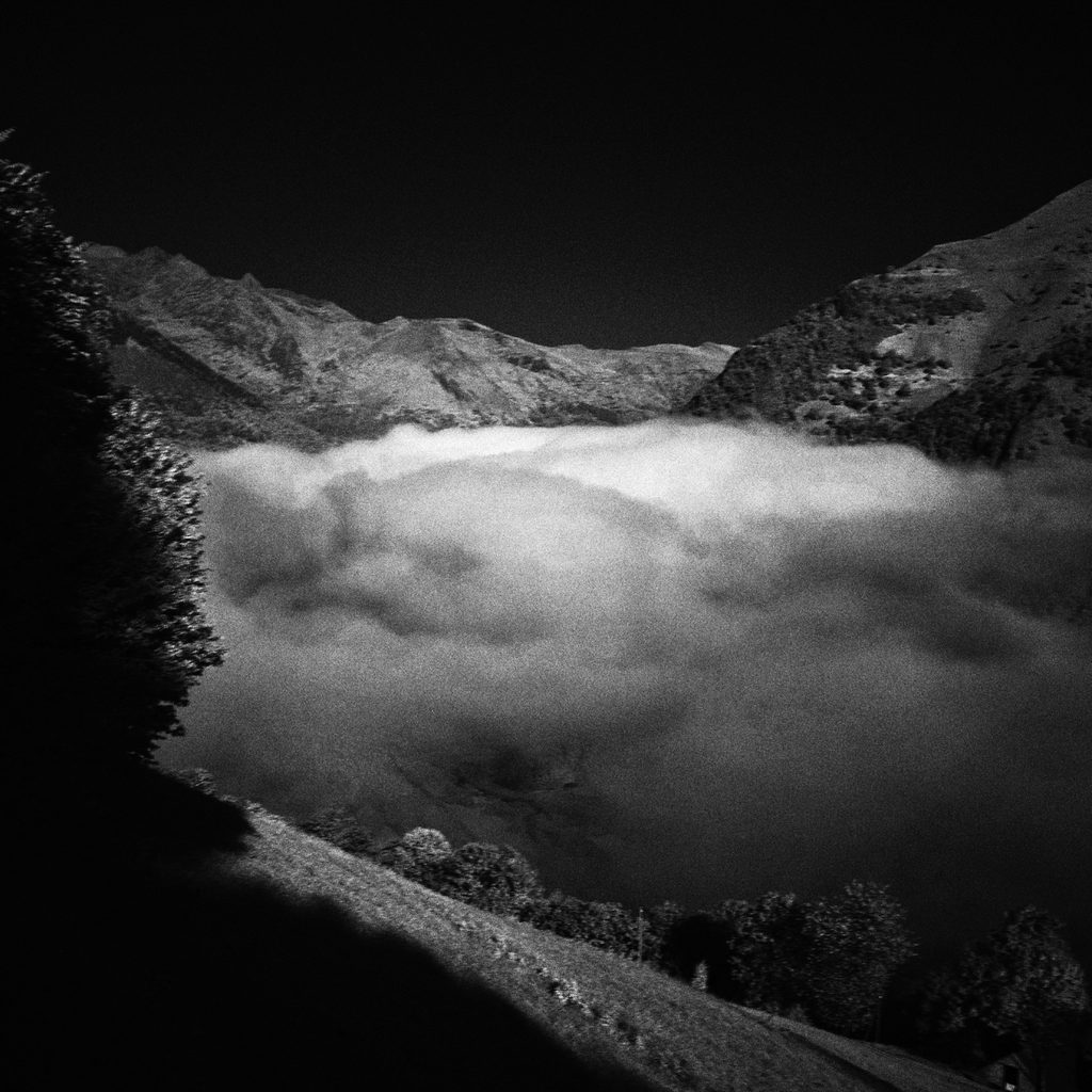 éditions Sur La Crête, La 7ème Vallée, Guillaume Noury, Pyrénées, enfance, mémoire, réminiscences, sensations, souvenirs, chronique, livre, photo, Frédéric Martin, 5ruedu,