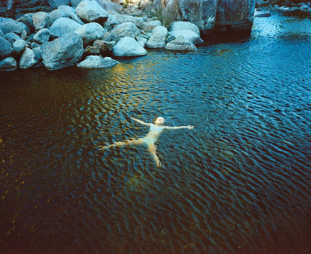 Sébastien Erôme, Anaïs Viand, Remonter la rivière, editions de Juillet, chronique, enfance, mémoire, eau, soleil, lumière, photo, Frédéric Martin, 5ruedu, livre, 